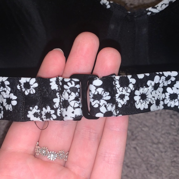 Old navy strapless swimsuit top - Picture 3 of 4